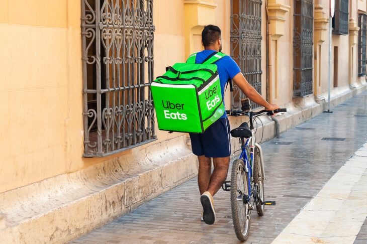 Uber Eats Delivery Courier Parcel  - postcardtrip / Pixabay
